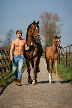 Canvasdoek april Horse and Hunk kalender 2022