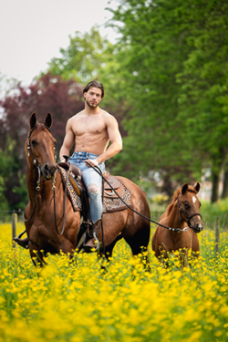 Canvasdoek april Horse and Hunk kalender 2024