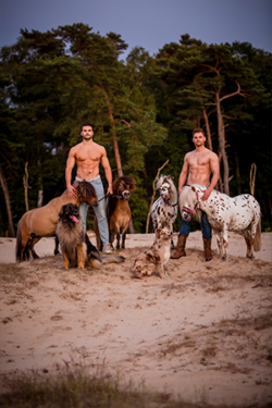 Canvasdoek oktober Horse and Hunk kalender 2025