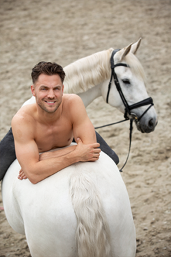Canvasdoek april Horse and Hunk kalender 2025